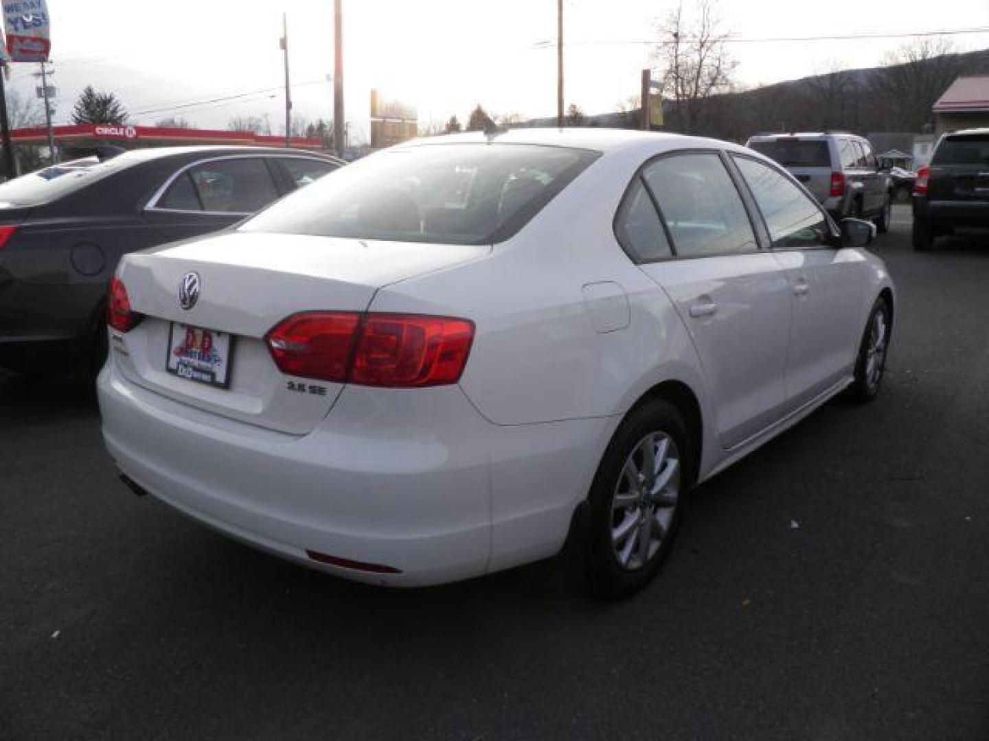 2012 WHITE Volkswagen Jetta SE (3VWDP7AJ9CM) with an 2.5 L4 engine, AT transmission, located at 15520 McMullen Hwy SW, Belair, MD, 21502, (301) 729-3700, 39.581375, -78.846451 - Photo#4