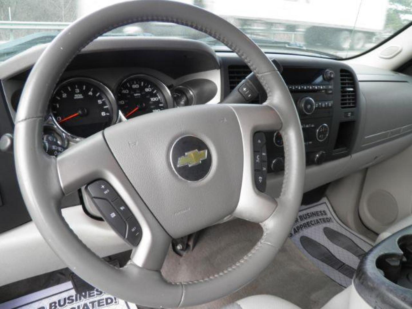 2013 BLUE Chevrolet Silverado 1500 LT Ext. Cab 4WD (1GCRKSE75DZ) with an 5.3L V8 engine, AT transmission, located at 15520 McMullen Hwy SW, Belair, MD, 21502, (301) 729-3700, 39.581375, -78.846451 - Photo#2