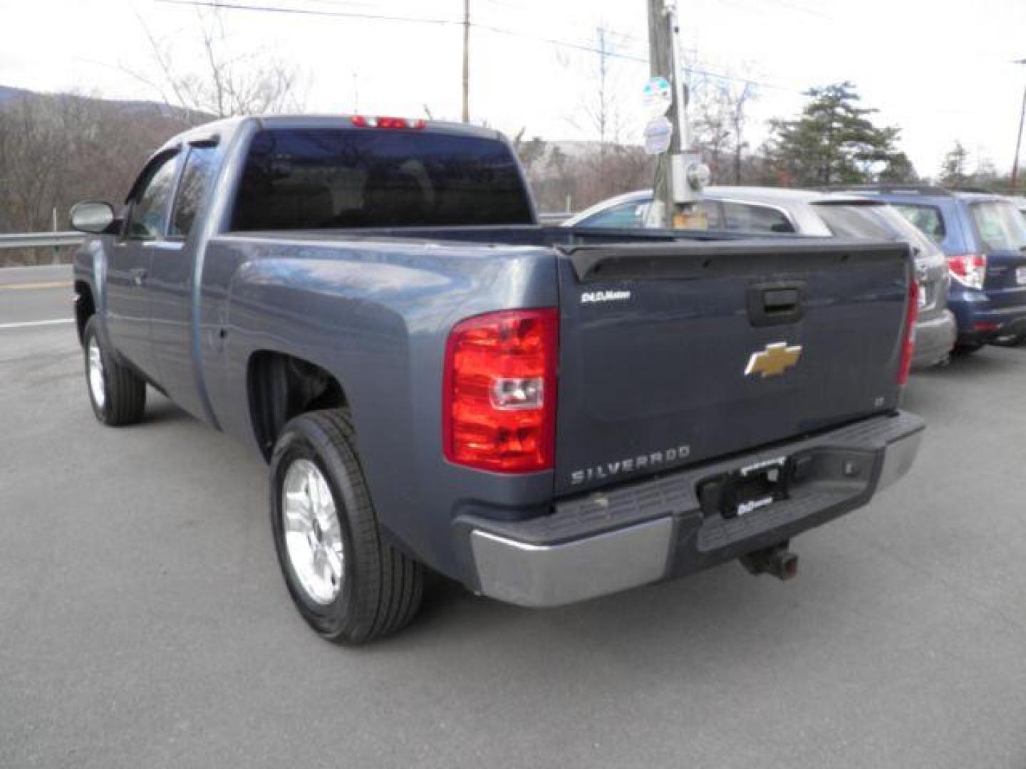 2013 BLUE Chevrolet Silverado 1500 LT Ext. Cab 4WD (1GCRKSE75DZ) with an 5.3L V8 engine, AT transmission, located at 15520 McMullen Hwy SW, Belair, MD, 21502, (301) 729-3700, 39.581375, -78.846451 - Photo#4