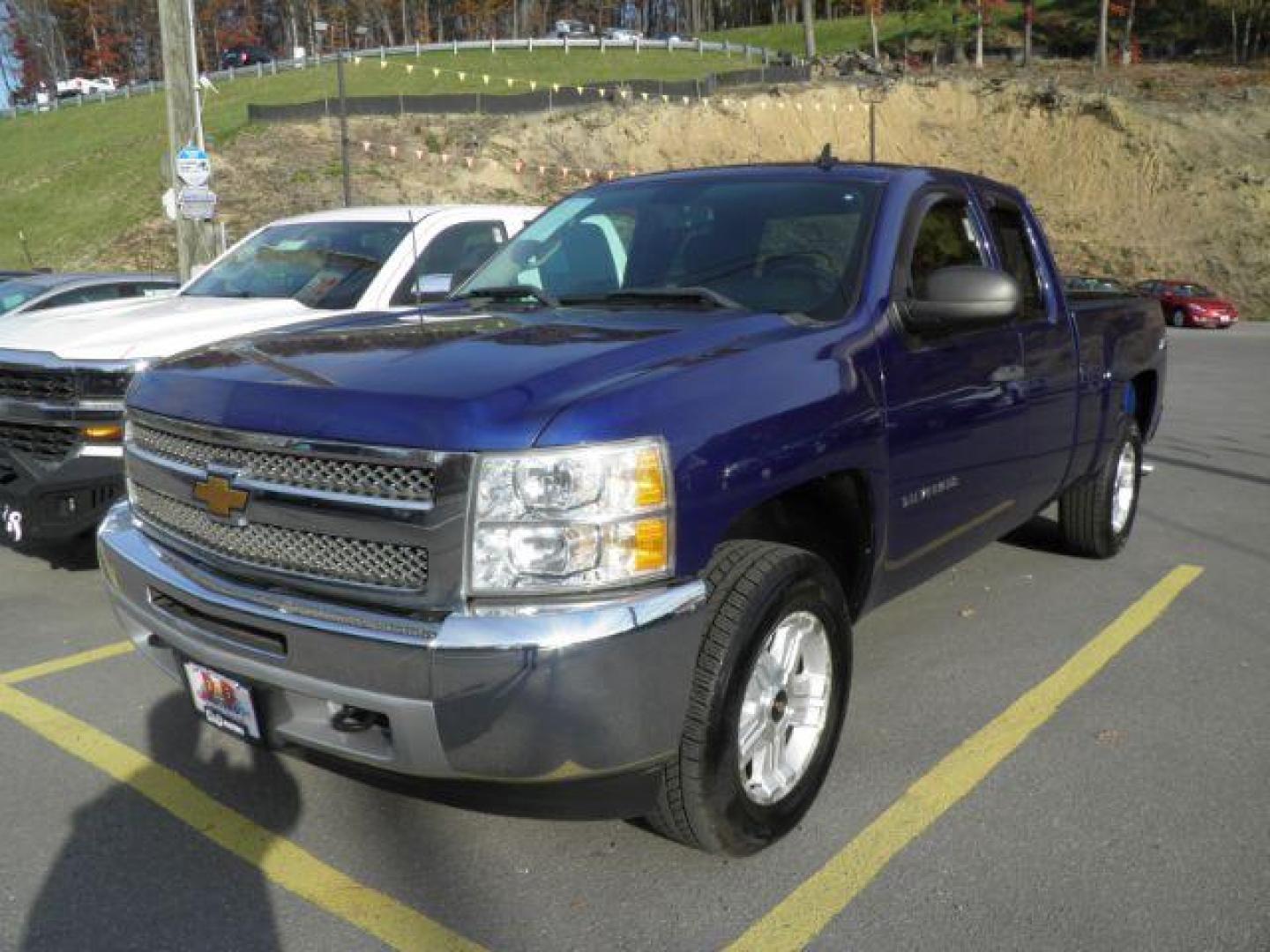 2013 BLUE Chevrolet Silverado 1500 LT Ext. Cab 4WD (1GCRKSE72DZ) with an 5.3L V8 engine, AT transmission, located at 15520 McMullen Hwy SW, Belair, MD, 21502, (301) 729-3700, 39.581375, -78.846451 - Photo#0