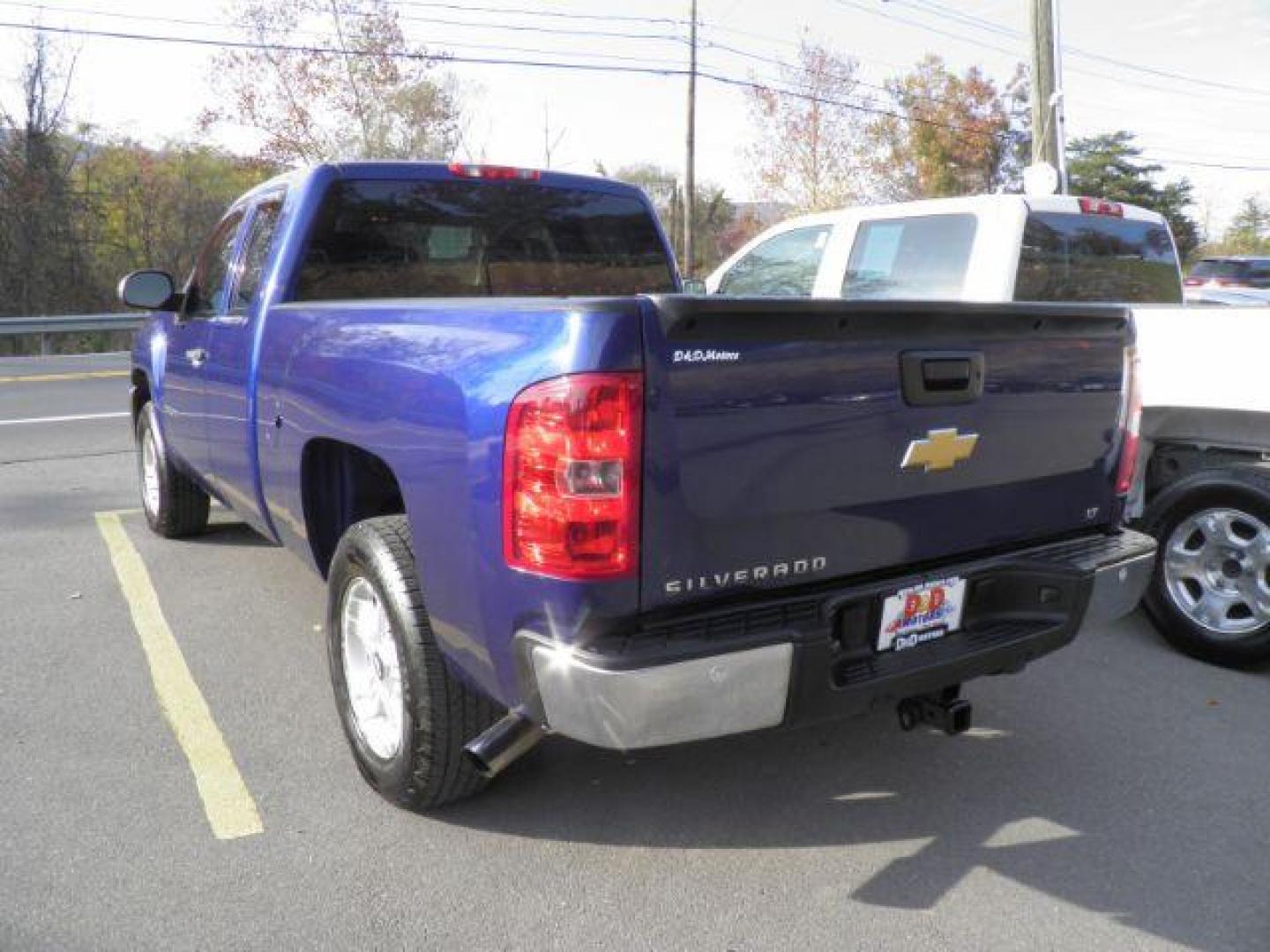 2013 BLUE Chevrolet Silverado 1500 LT Ext. Cab 4WD (1GCRKSE72DZ) with an 5.3L V8 engine, AT transmission, located at 15520 McMullen Hwy SW, Belair, MD, 21502, (301) 729-3700, 39.581375, -78.846451 - Photo#4