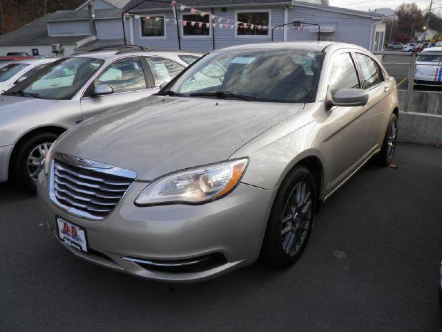 2013 GRAY Chrysler 200 LX (1C3CCBAB2DN) with an 2.4L L4 DOHC 16V engine, AT transmission, located at 15520 McMullen Hwy SW, Belair, MD, 21502, (301) 729-3700, 39.581375, -78.846451 - Photo#0