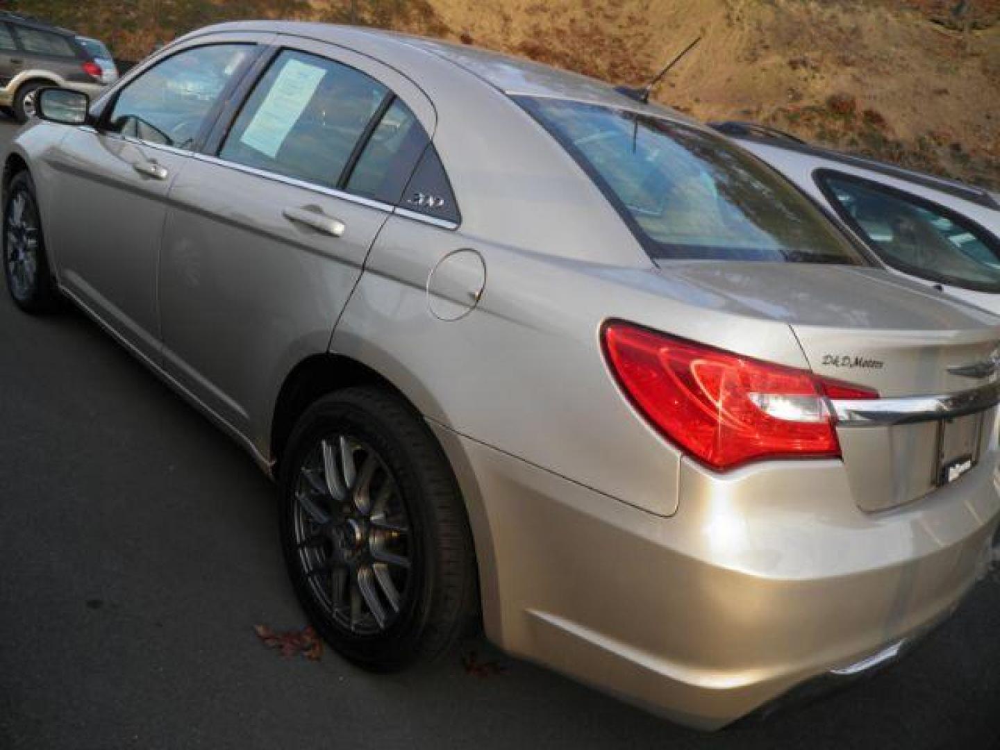 2013 GRAY Chrysler 200 LX (1C3CCBAB2DN) with an 2.4L L4 DOHC 16V engine, AT transmission, located at 15520 McMullen Hwy SW, Belair, MD, 21502, (301) 729-3700, 39.581375, -78.846451 - Photo#4