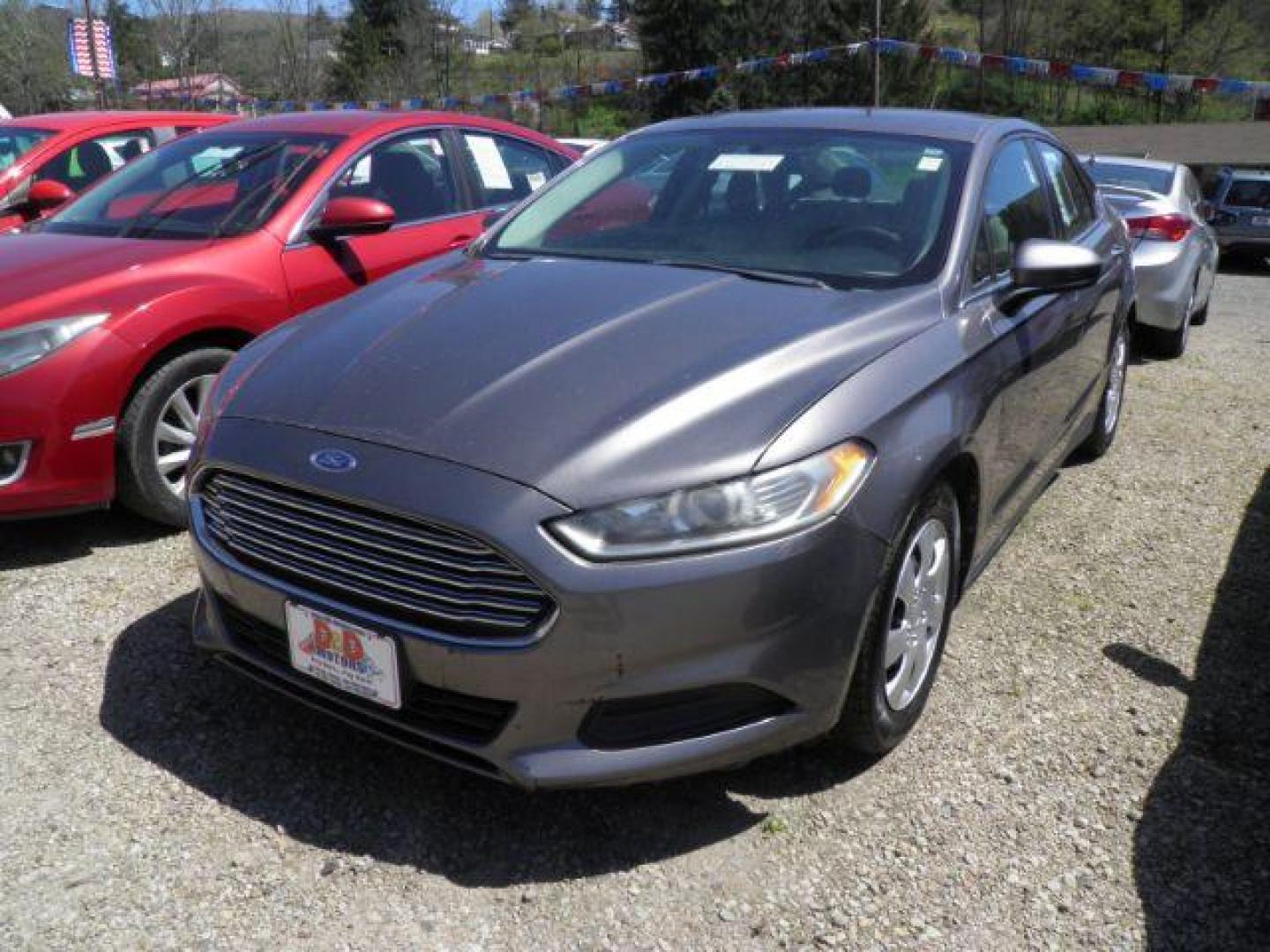 2013 GRAY Ford Fusion S (3FA6P0G70DR) with an 2.5l L4 engine, AT transmission, located at 19521 New George's Creek Rd SW, Barton, MD, 21521, (301) 463-2404, 39.524323, -79.017906 - Photo#0