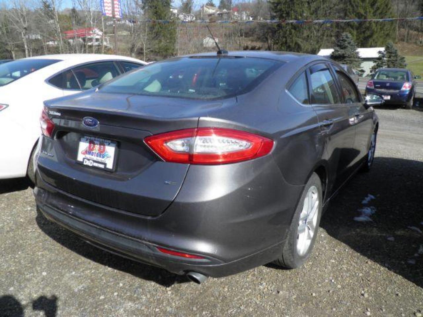 2013 GRAY Ford Fusion SE (3FA6P0H79DR) with an 2.5 L4 engine, AT transmission, located at 19521 New George's Creek Rd SW, Barton, MD, 21521, (301) 463-2404, 39.524323, -79.017906 - Photo#4