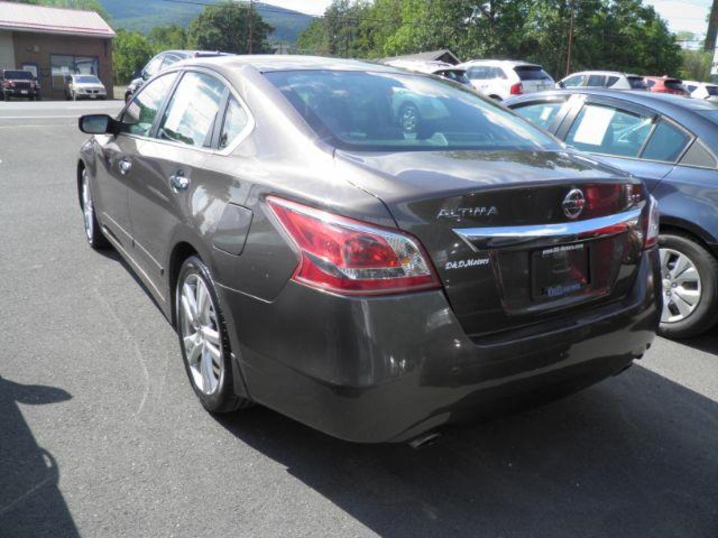 2013 BROWN NISSAN ALTIMA 3.5 SV (1N4BL3AP0DN) with an 3.5L V6 DOHC 24V engine, AT transmission, located at 15520 McMullen Hwy SW, Belair, MD, 21502, (301) 729-3700, 39.581375, -78.846451 - Photo#4