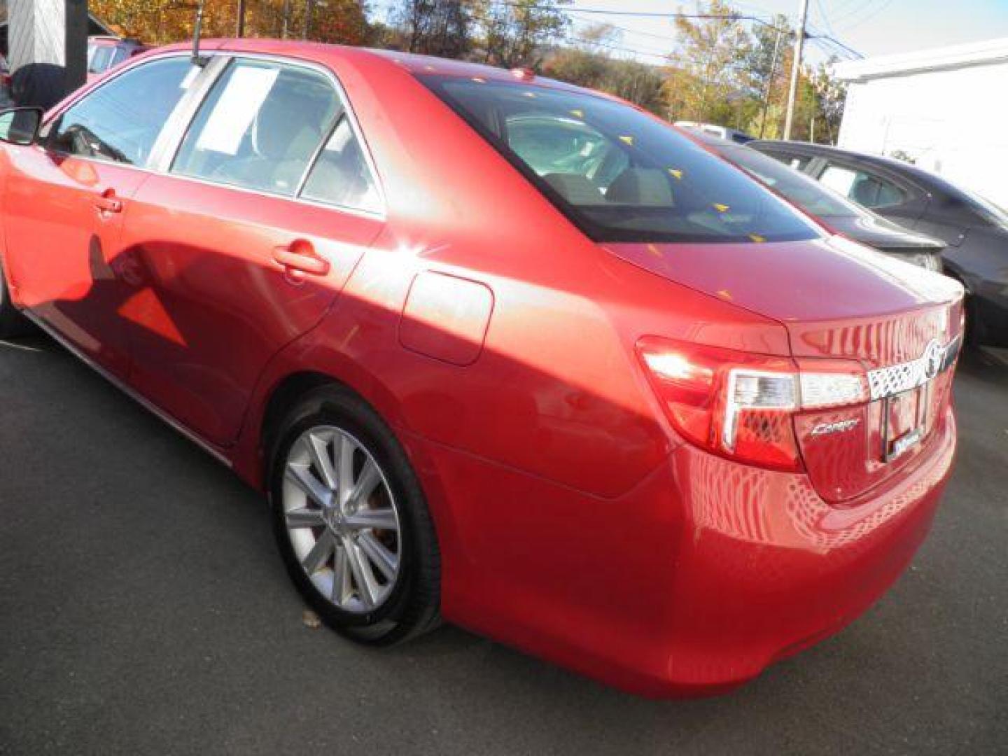 2013 RED TOYOTA CAMRY XLE (4T4BF1FK3DR) with an 2.5 L4 engine, AT transmission, located at 15520 McMullen Hwy SW, Belair, MD, 21502, (301) 729-3700, 39.581375, -78.846451 - Photo#4