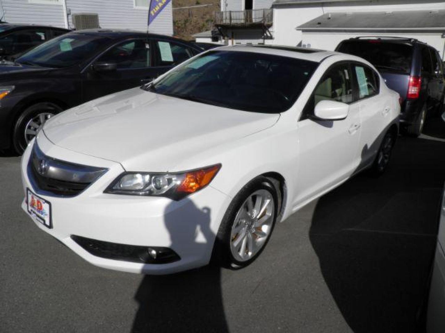 2014 WHITE ACURA ILX 4DR (19VDE1F78EE) with an 2.0L L4 engine, AT transmission, located at 15520 McMullen Hwy SW, Belair, MD, 21502, (301) 729-3700, 39.581375, -78.846451 - Photo#0