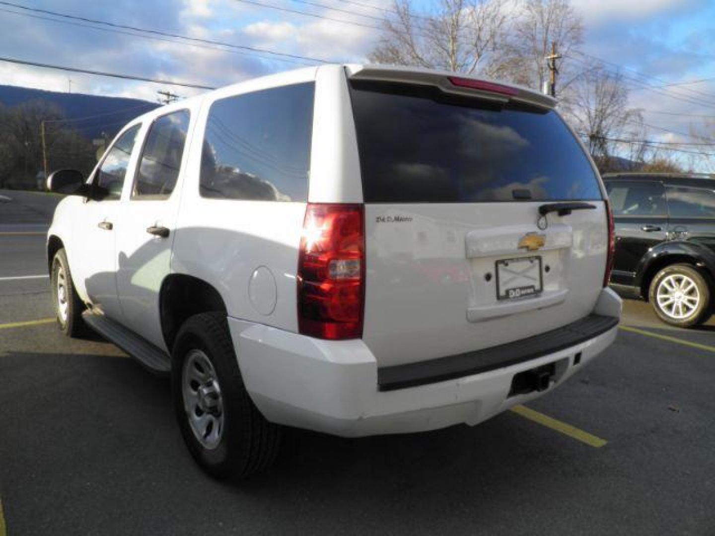 2014 WHITE Chevrolet TAHOE Police (1GNSK2E06ER) with an 5.3 V8 engine, AT transmission, located at 15520 McMullen Hwy SW, Belair, MD, 21502, (301) 729-3700, 39.581375, -78.846451 - Photo#5