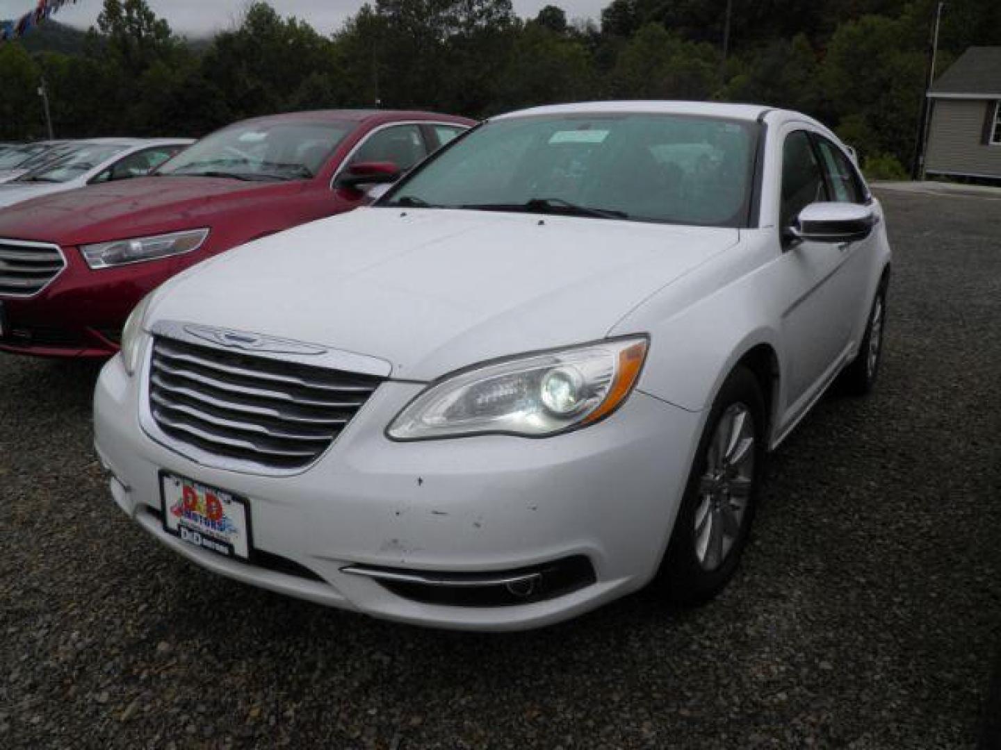 2014 WHITE Chrysler 200 Limited (1C3CCBCG2EN) with an 3.6L V6 engine, AT transmission, located at 15520 McMullen Hwy SW, Belair, MD, 21502, (301) 729-3700, 39.581375, -78.846451 - Photo#0