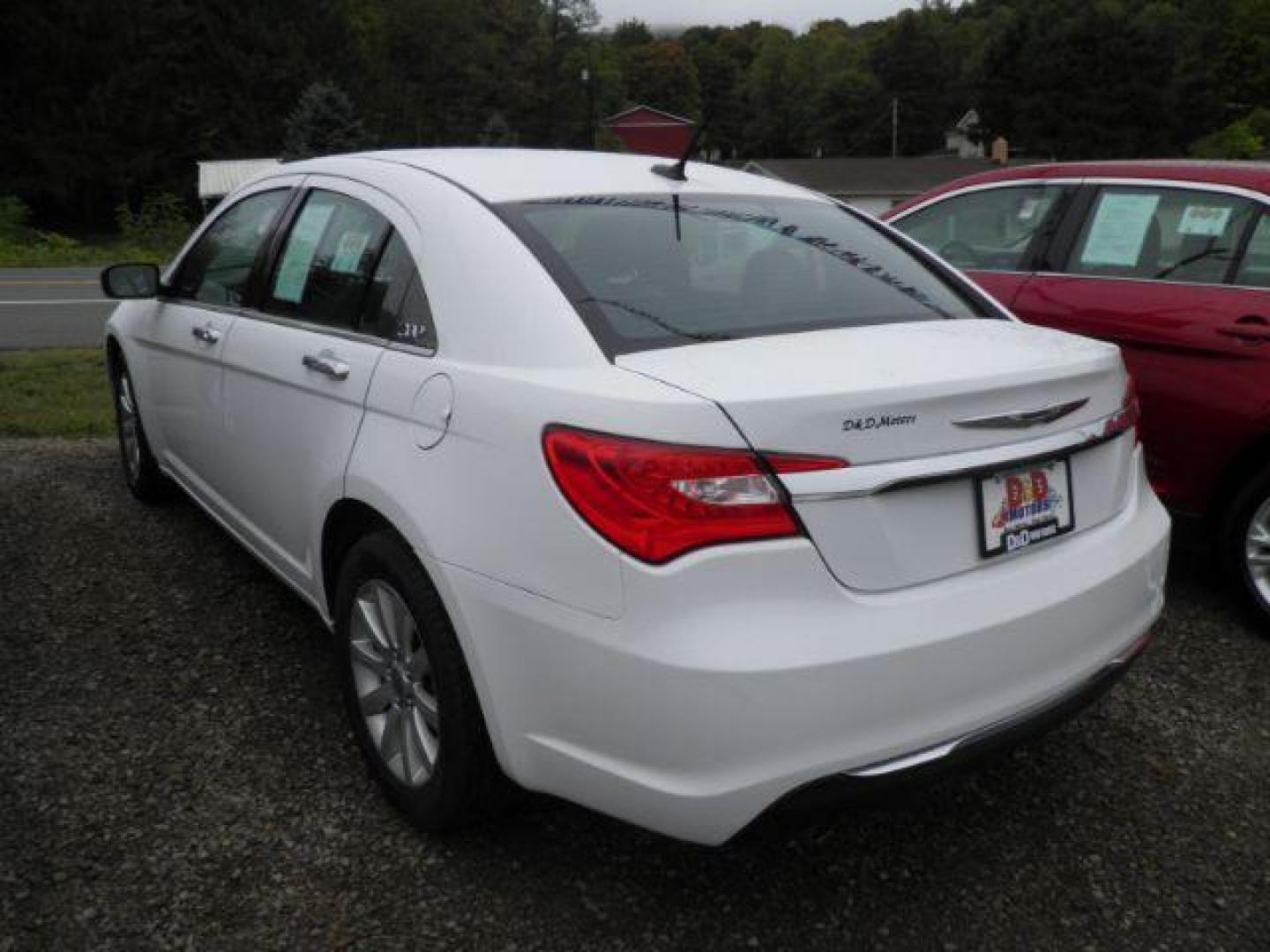 2014 WHITE Chrysler 200 Limited (1C3CCBCG2EN) with an 3.6L V6 engine, AT transmission, located at 15520 McMullen Hwy SW, Belair, MD, 21502, (301) 729-3700, 39.581375, -78.846451 - Photo#4