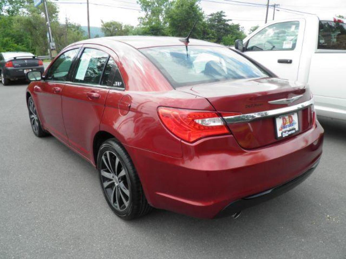 2014 RED Chrysler 200 Limited (1C3CCBCG4EN) with an 3.6L V6 engine, AT transmission, located at 15520 McMullen Hwy SW, Belair, MD, 21502, (301) 729-3700, 39.581375, -78.846451 - Photo#4