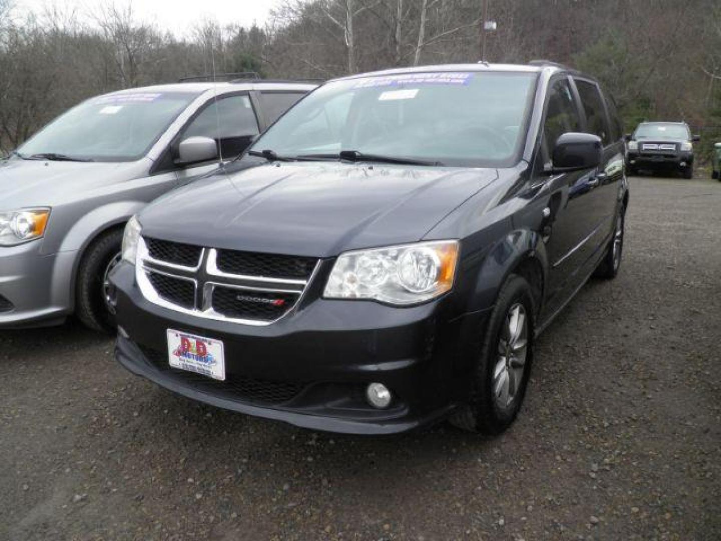 2014 GRAY Dodge Grand Caravan SXT (2C4RDGCGXER) with an 3.6L V6 engine, AT transmission, located at 19521 New George's Creek Rd SW, Barton, MD, 21521, (301) 463-2404, 39.524323, -79.017906 - Photo#0