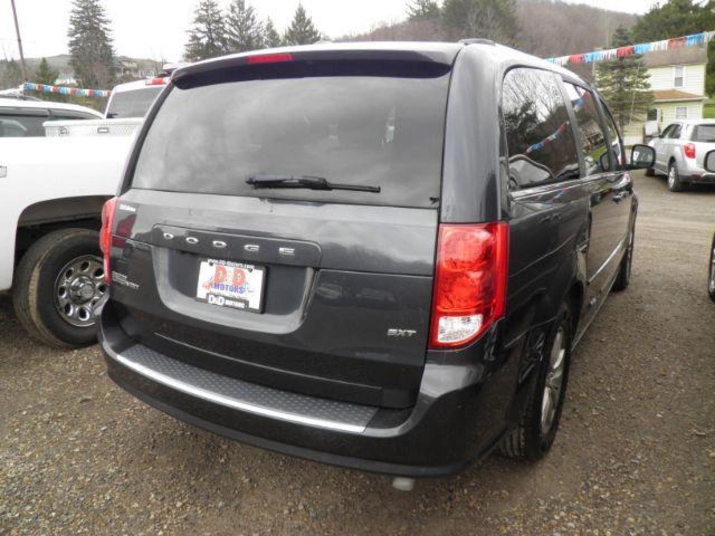 2014 GRAY Dodge Grand Caravan SXT (2C4RDGCGXER) with an 3.6L V6 engine, AT transmission, located at 19521 New George's Creek Rd SW, Barton, MD, 21521, (301) 463-2404, 39.524323, -79.017906 - Photo#5