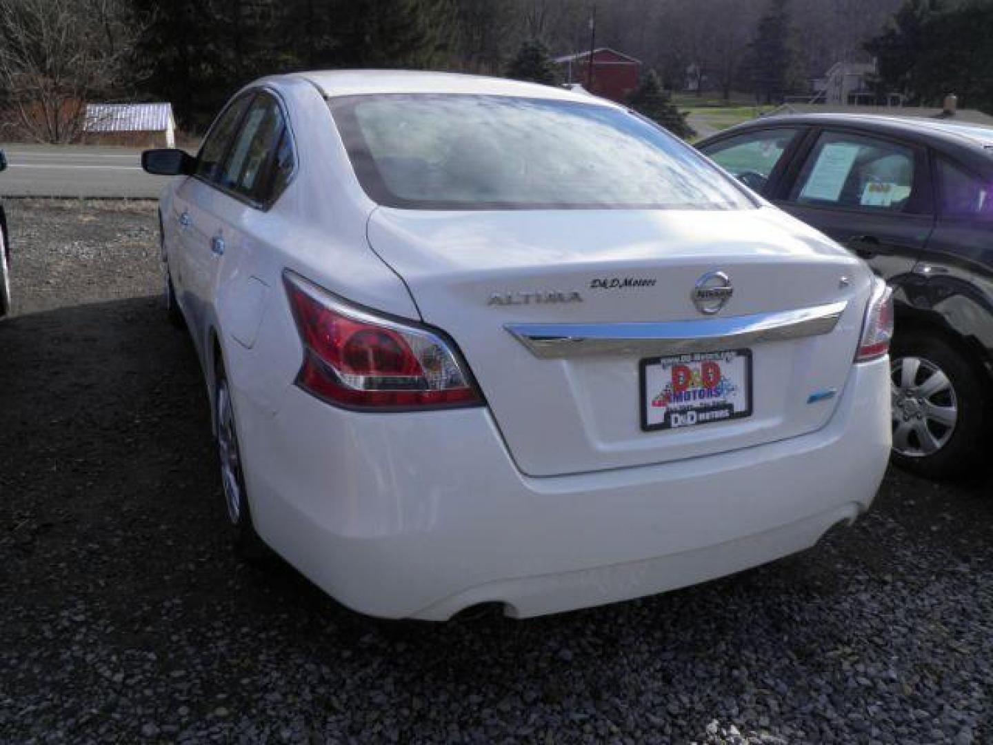 2014 WHITE Nissan Altima 2.5 S (1N4AL3AP2EC) with an 2.5 L4 engine, AT transmission, located at 15520 McMullen Hwy SW, Belair, MD, 21502, (301) 729-3700, 39.581375, -78.846451 - Photo#4