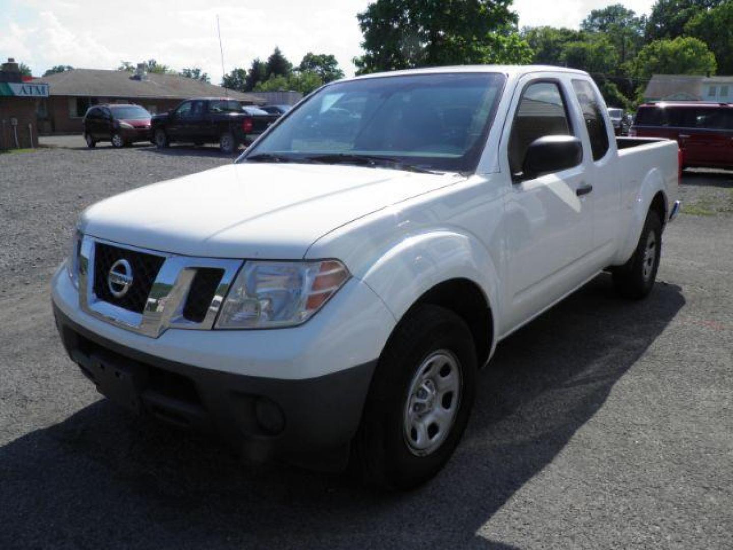 2014 WHITE Nissan Frontier S King Cab 5AT 2WD (1N6BD0CT0EN) with an 2.5 L4 engine, AT transmission, located at 15520 McMullen Hwy SW, Belair, MD, 21502, (301) 729-3700, 39.581375, -78.846451 - Photo#0