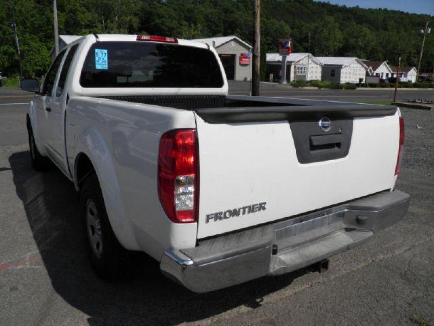 2014 WHITE Nissan Frontier S King Cab 5AT 2WD (1N6BD0CT0EN) with an 2.5 L4 engine, AT transmission, located at 15520 McMullen Hwy SW, Belair, MD, 21502, (301) 729-3700, 39.581375, -78.846451 - Photo#3