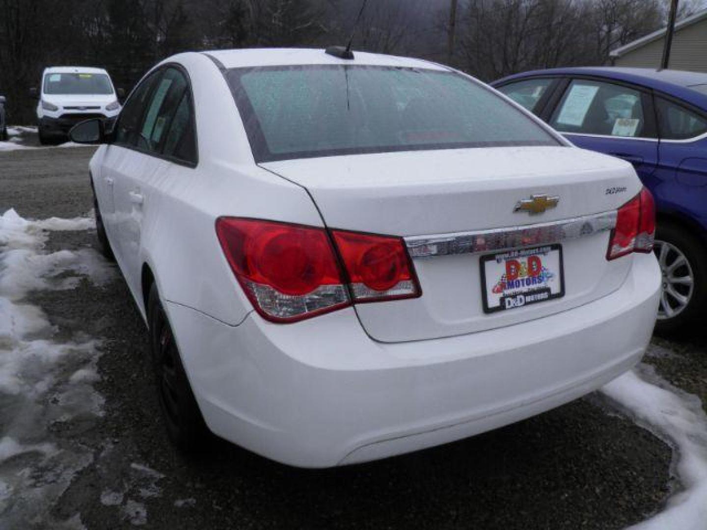 2015 WHITE Chevrolet Cruze LS Auto (1G1PA5SHXF7) with an 1.8l L4 engine, AT transmission, located at 19521 New George's Creek Rd SW, Barton, MD, 21521, (301) 463-2404, 39.524323, -79.017906 - Photo#4