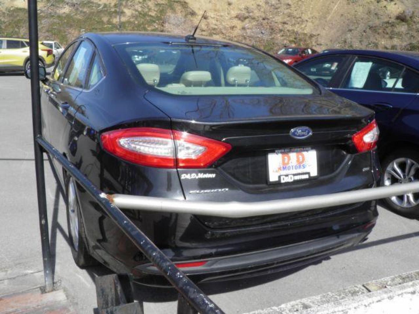 2015 BLACK Ford Fusion SE (3FA6P0H73FR) with an 2.5 L4 engine, AT transmission, located at 15520 McMullen Hwy SW, Belair, MD, 21502, (301) 729-3700, 39.581375, -78.846451 - Photo#4