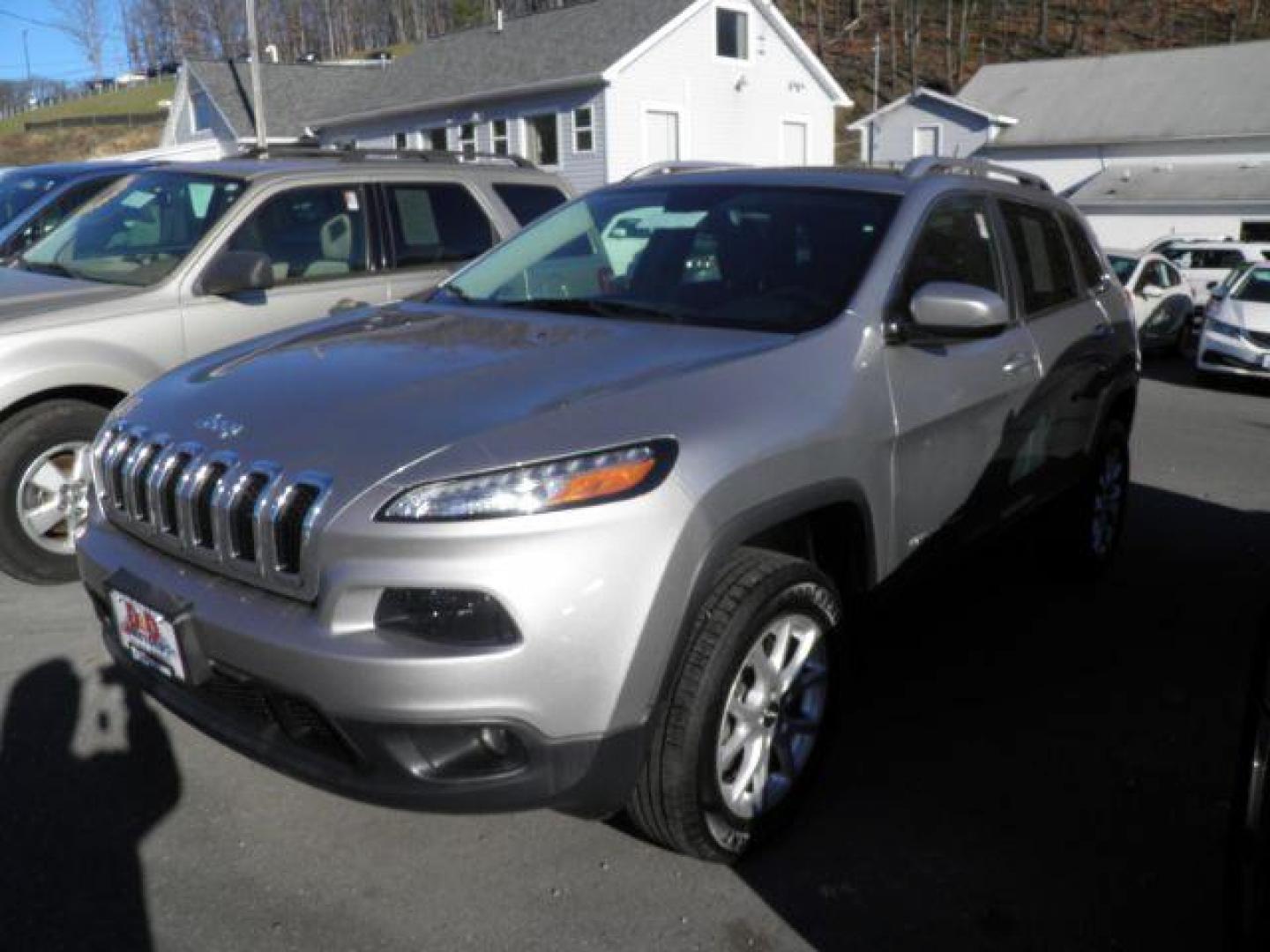 2015 GRAY Jeep Cherokee Latitude 4WD (1C4PJMCS8FW) with an 3.2L V6 engine, AT transmission, located at 15520 McMullen Hwy SW, Belair, MD, 21502, (301) 729-3700, 39.581375, -78.846451 - Photo#0