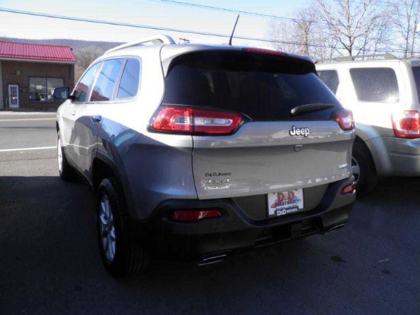 2015 GRAY Jeep Cherokee Latitude 4WD (1C4PJMCS8FW) with an 3.2L V6 engine, AT transmission, located at 15520 McMullen Hwy SW, Belair, MD, 21502, (301) 729-3700, 39.581375, -78.846451 - Photo#4