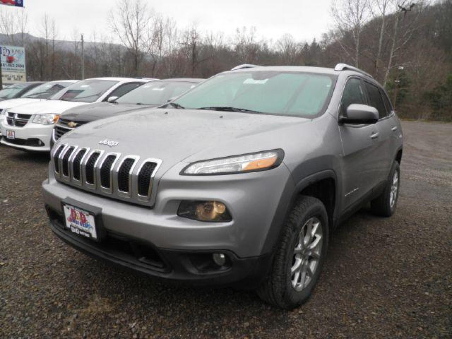 2015 GRAY Jeep Cherokee Latitude 4WD (1C4PJMCS8FW) with an 3.2L V6 engine, AT transmission, located at 19521 New George's Creek Rd SW, Barton, MD, 21521, (301) 463-2404, 39.524323, -79.017906 - Photo#0