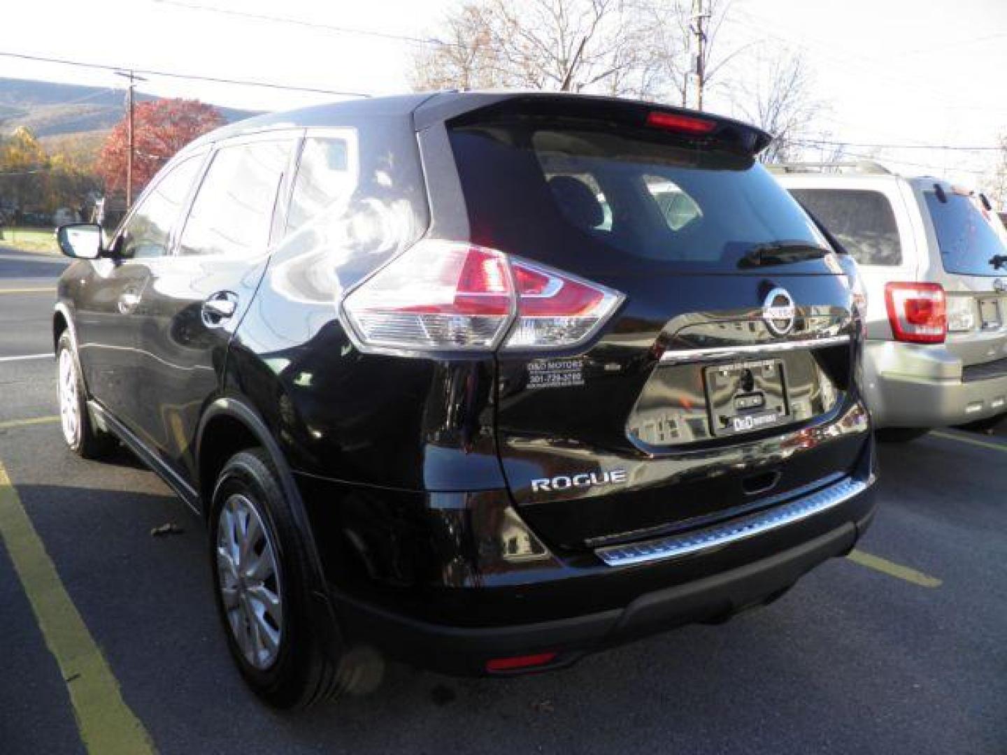 2015 BLACK NISSAN ROGUE S AWD (KNMAT2MV9FP) with an 2.5 L4 engine, AT transmission, located at 15520 McMullen Hwy SW, Belair, MD, 21502, (301) 729-3700, 39.581375, -78.846451 - Photo#5