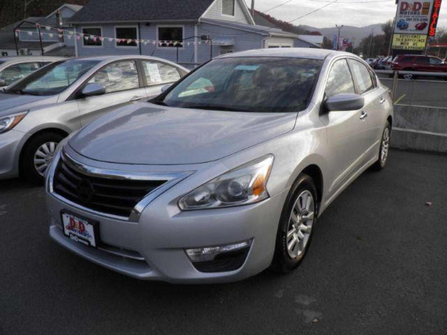 2015 SILVER Nissan Altima 2.5 S (1N4AL3AP2FN) with an 2.5 L4 engine, AT transmission, located at 15520 McMullen Hwy SW, Belair, MD, 21502, (301) 729-3700, 39.581375, -78.846451 - Photo#0