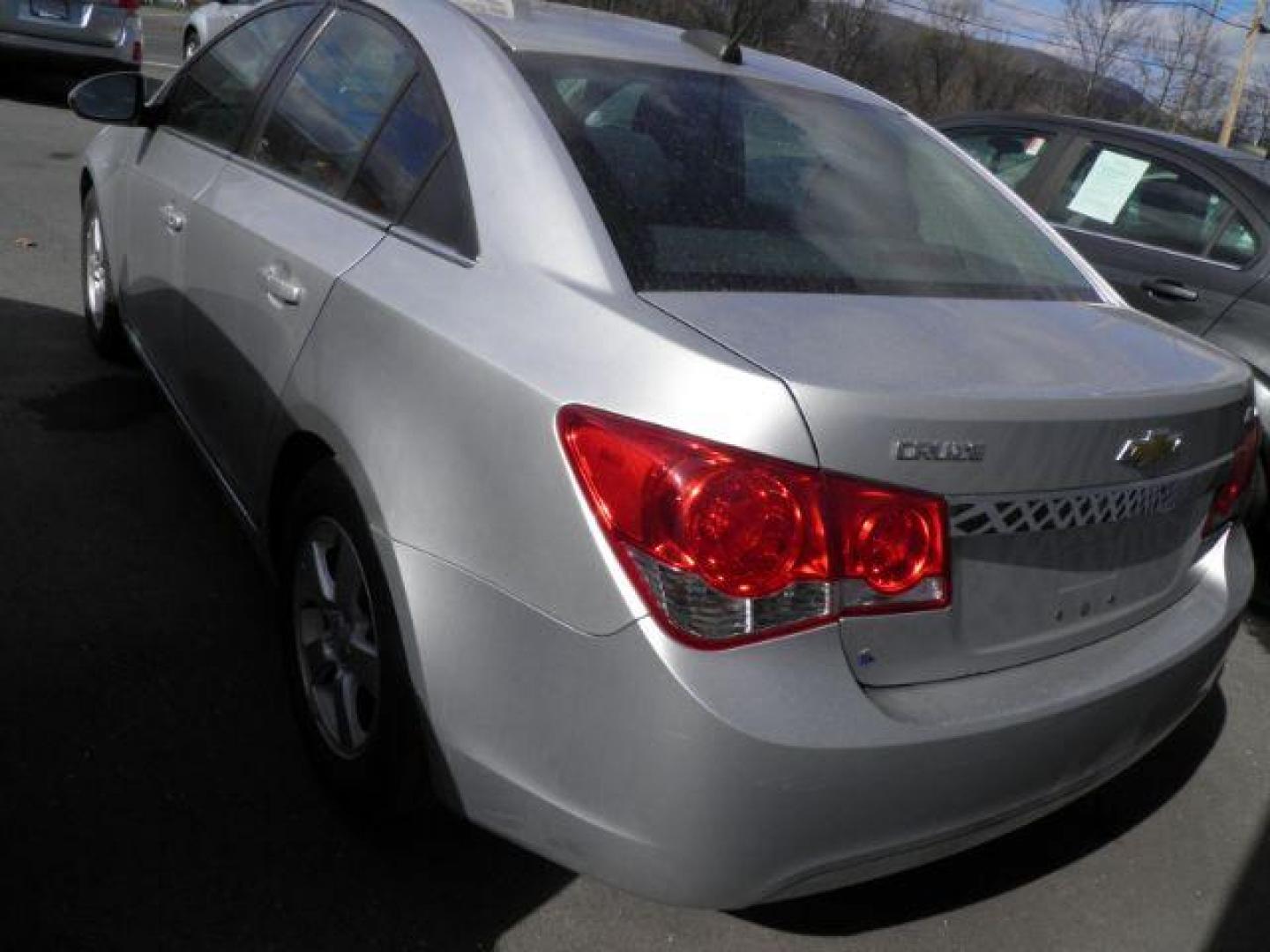 2016 GRAY Chevrolet Cruze Limited 1LT Auto (1G1PE5SB6G7) with an 1.4L 4L engine, AT transmission, located at 15520 McMullen Hwy SW, Belair, MD, 21502, (301) 729-3700, 39.581375, -78.846451 - Photo#4