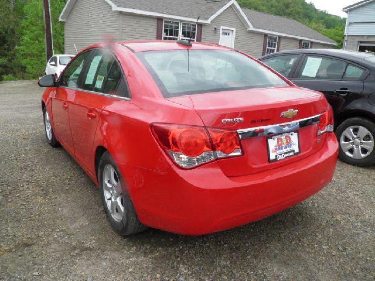 2016 RED Chevrolet Cruze Limited 1LT Auto (1G1PE5SB4G7) with an 1.4l L4T engine, AT transmission, located at 19521 New George's Creek Rd SW, Barton, MD, 21521, (301) 463-2404, 39.524323, -79.017906 - Photo#4