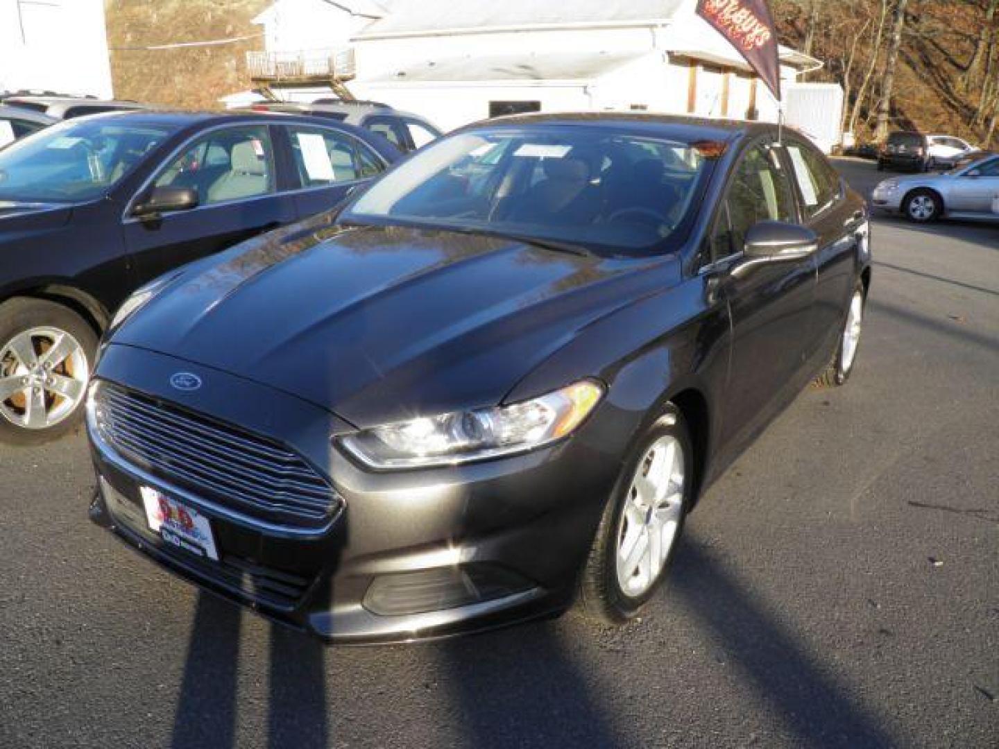 2016 GRAY FORD FUSION SE (3FA6P0H70GR) with an 2.5l L4 engine, AT transmission, located at 15520 McMullen Hwy SW, Belair, MD, 21502, (301) 729-3700, 39.581375, -78.846451 - Photo#0