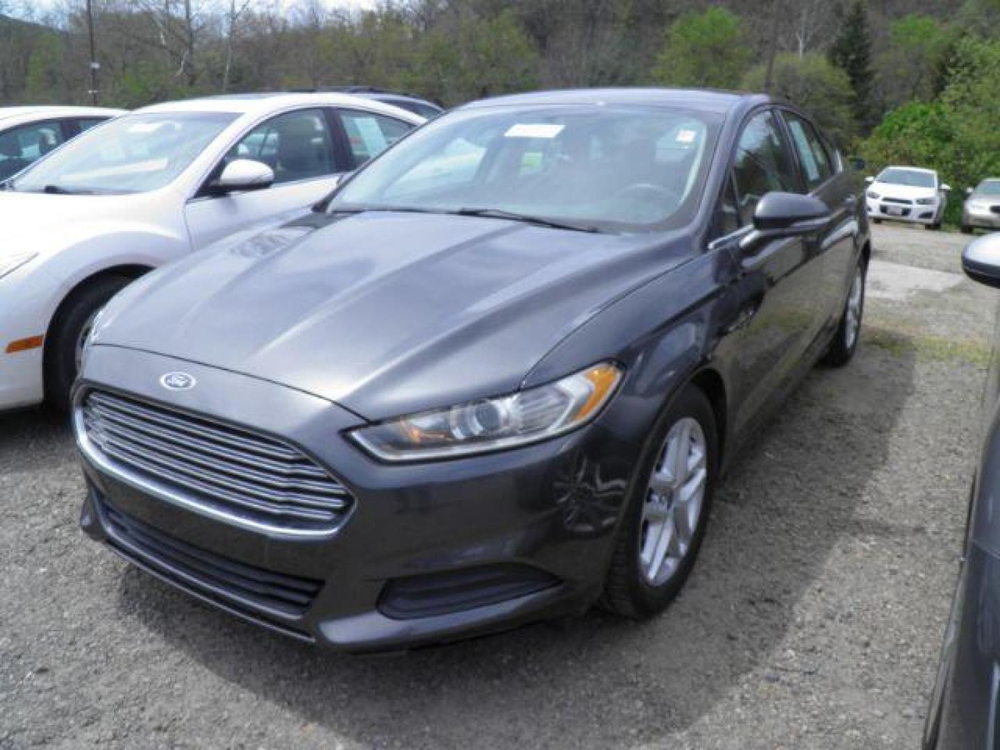 2016 GRAY Ford Fusion SE (3FA6P0H79GR) with an 2.5 L4 engine, AT transmission, located at 19521 New George's Creek Rd SW, Barton, MD, 21521, (301) 463-2404, 39.524323, -79.017906 - Photo#0