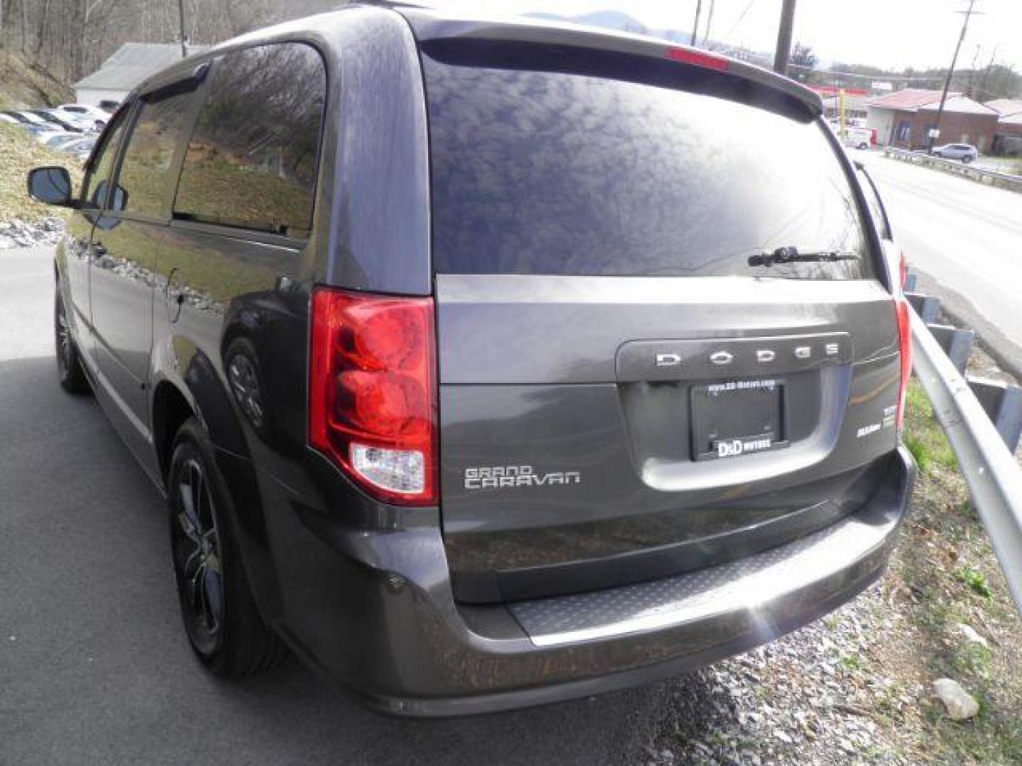 2017 GRAY Dodge Grand Caravan GT (2C4RDGEG5HR) with an 3.6L V6 engine, AT transmission, located at 19521 New George's Creek Rd SW, Barton, MD, 21521, (301) 463-2404, 39.524323, -79.017906 - Photo#4