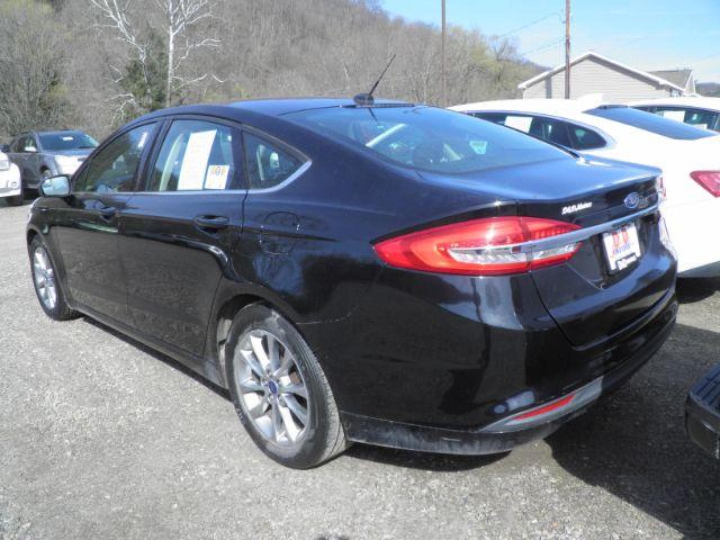 2017 BLACK Ford Fusion SE (3FA6P0H70HR) with an 2.5L L4 engine, AT transmission, located at 15520 McMullen Hwy SW, Belair, MD, 21502, (301) 729-3700, 39.581375, -78.846451 - Photo#4