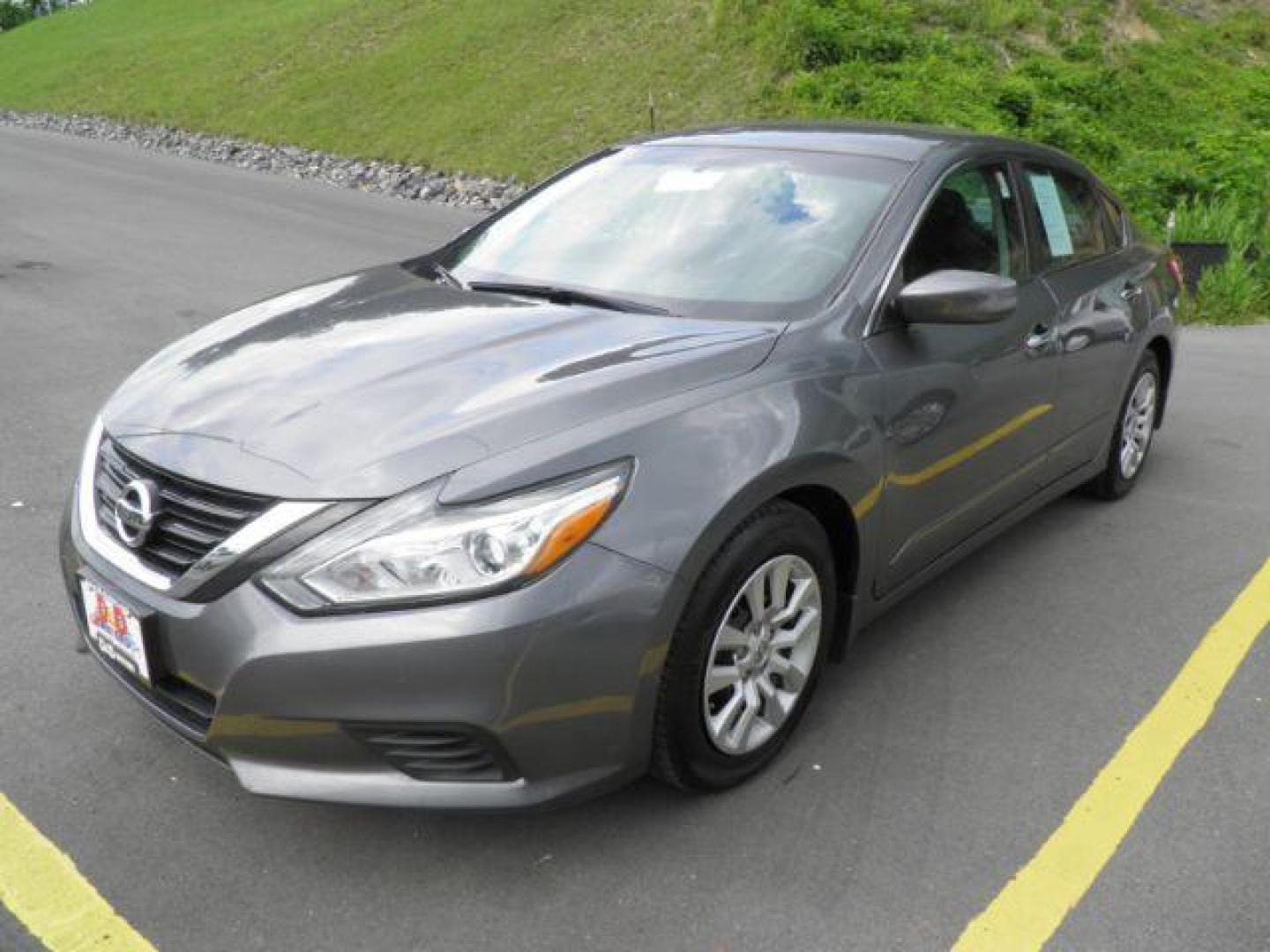 2017 GRAY Nissan Altima 2.5 (1N4AL3AP0HC) with an 2.5 L4 engine, AT transmission, located at 15520 McMullen Hwy SW, Belair, MD, 21502, (301) 729-3700, 39.581375, -78.846451 - Photo#0