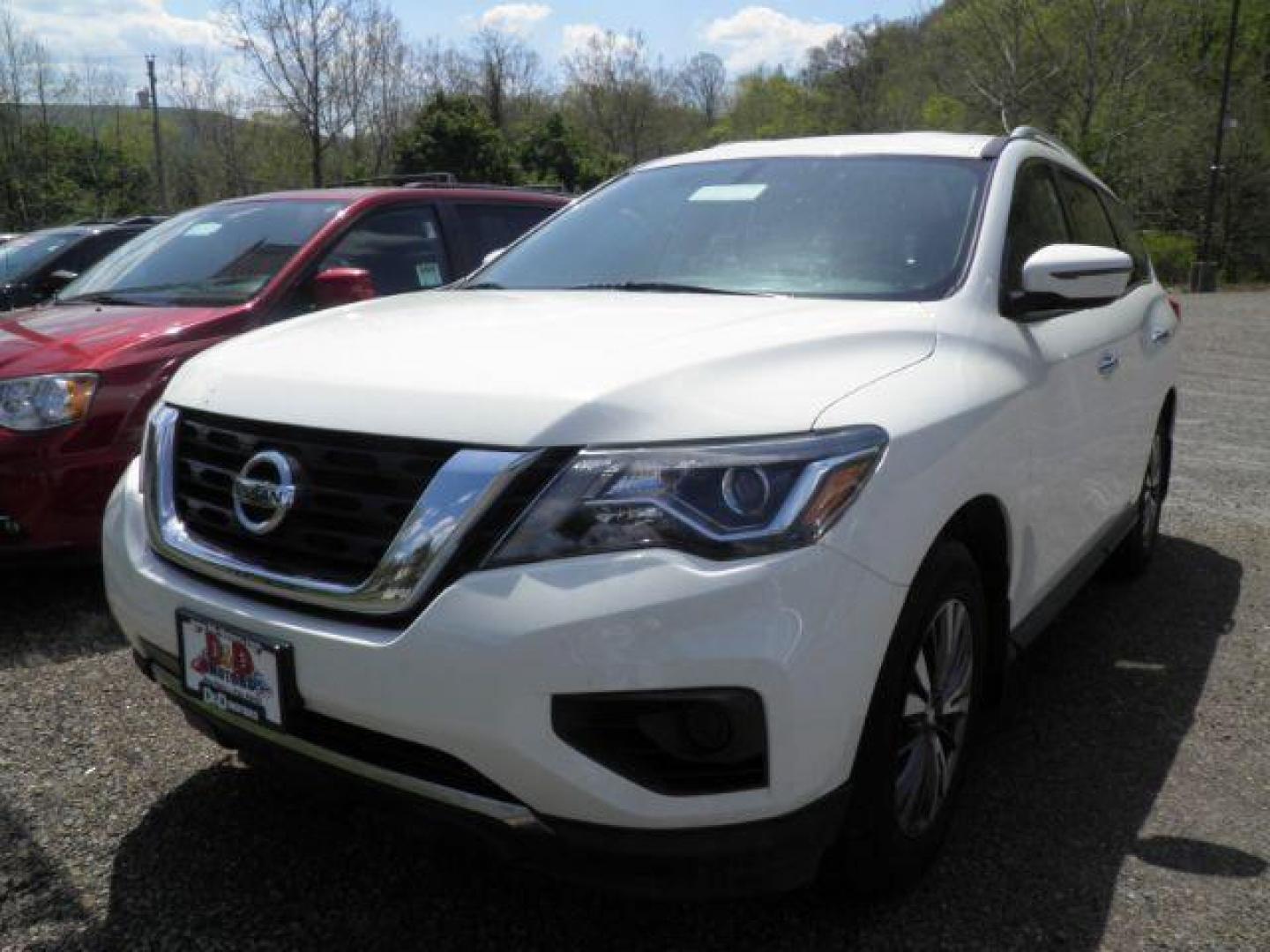 2017 WHITE Nissan Pathfinder S 4WD (5N1DR2MM8HC) with an 3.5L V6 engine, CVT transmission, located at 15520 McMullen Hwy SW, Belair, MD, 21502, (301) 729-3700, 39.581375, -78.846451 - Photo#0