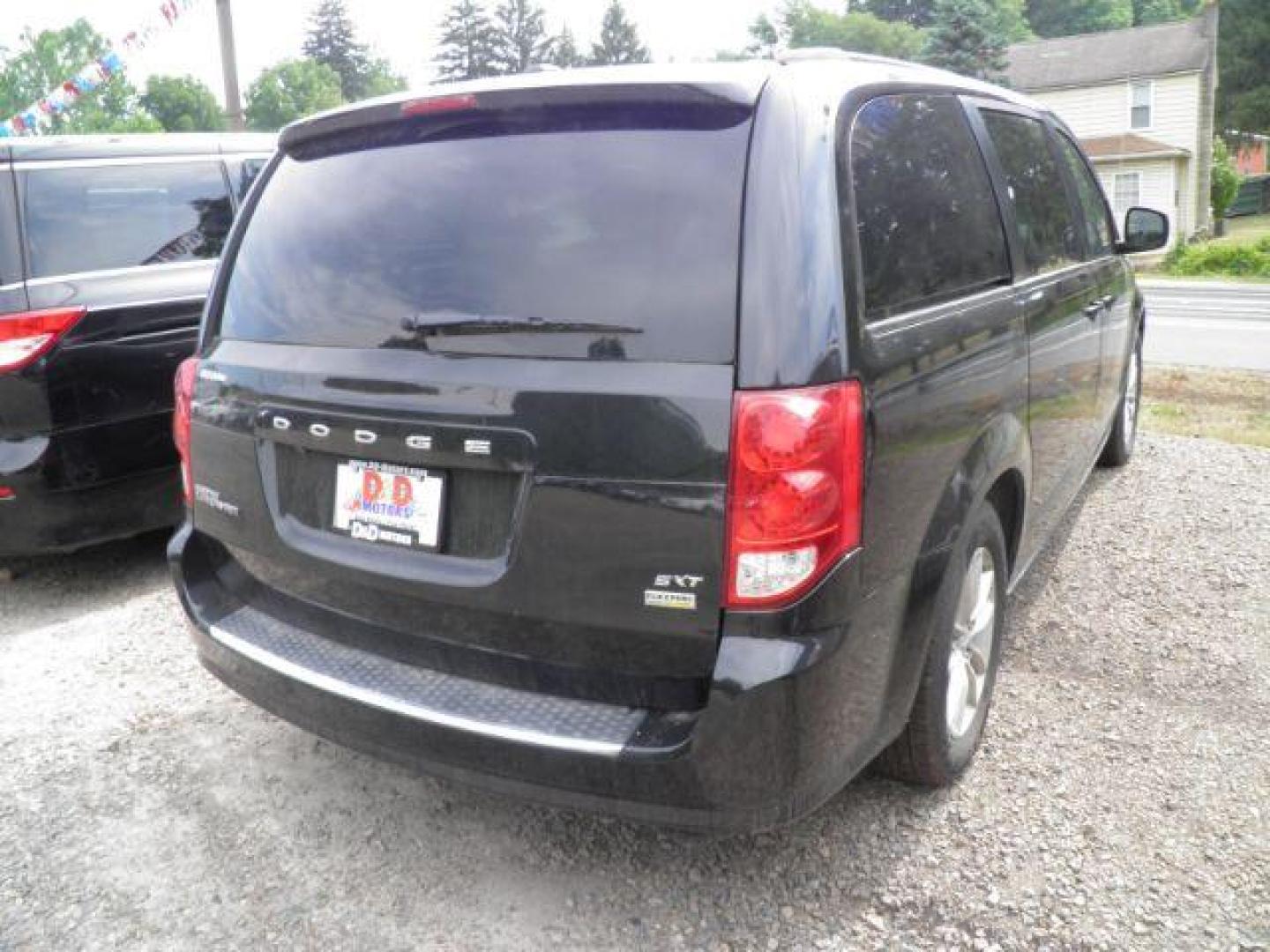 2018 BLACK Dodge Grand Caravan VAN (2C4RDGCG0JR) with an 3.6L V6 engine, AT transmission, located at 15520 McMullen Hwy SW, Belair, MD, 21502, (301) 729-3700, 39.581375, -78.846451 - Photo#5