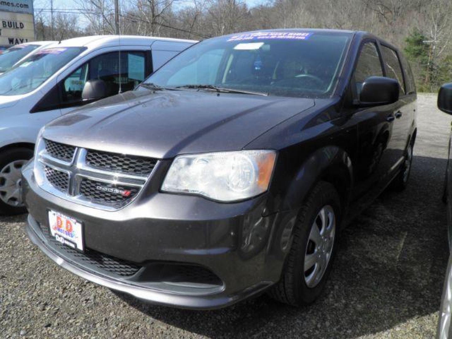 2018 GRAY Dodge Grand Caravan SE (2C4RDGBG7JR) with an 3.6L V6 engine, AT transmission, located at 19521 New George's Creek Rd SW, Barton, MD, 21521, (301) 463-2404, 39.524323, -79.017906 - Photo#0