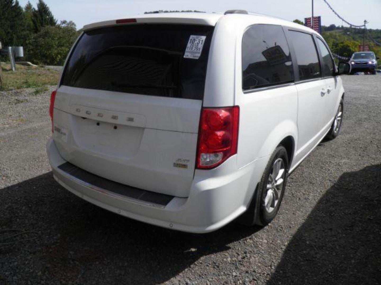 2018 White Dodge Grand Caravan SXT (2C4RDGCG4JR) with an 3.6L V6 engine, AT transmission, located at 19521 New George's Creek Rd SW, Barton, MD, 21521, (301) 463-2404, 39.524323, -79.017906 - Photo#5