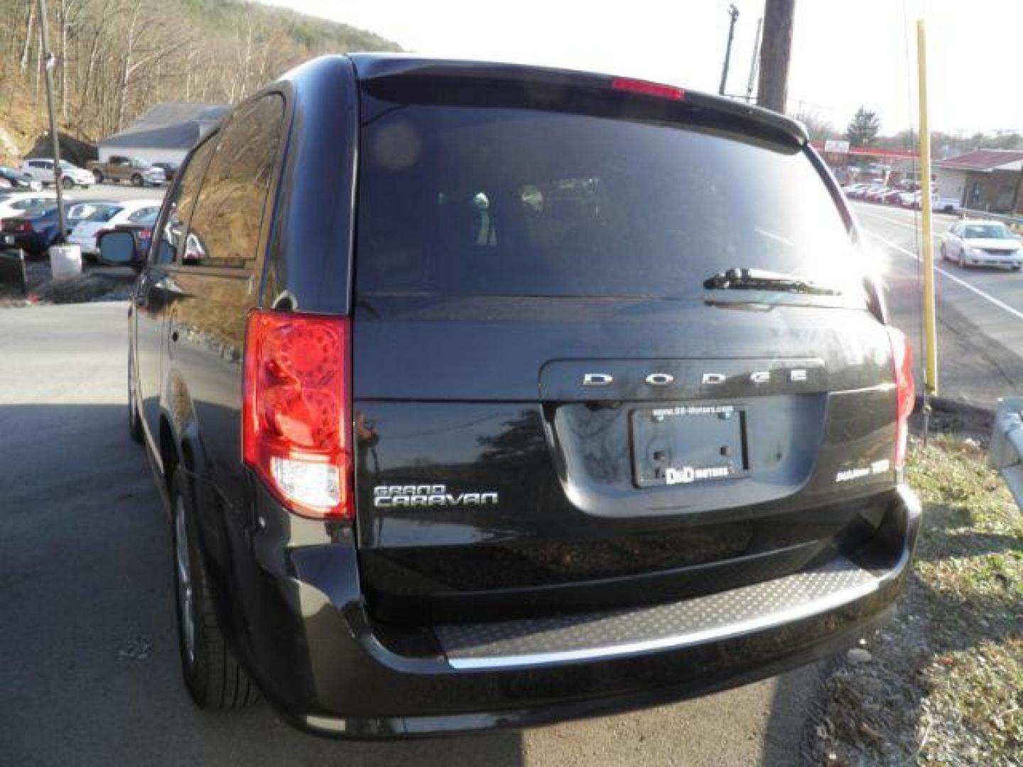 2018 BLACK Dodge Grand Caravan SE (2C4RDGBG2JR) with an 3.6L V6 engine, AT transmission, located at 15520 McMullen Hwy SW, Belair, MD, 21502, (301) 729-3700, 39.581375, -78.846451 - Photo#5