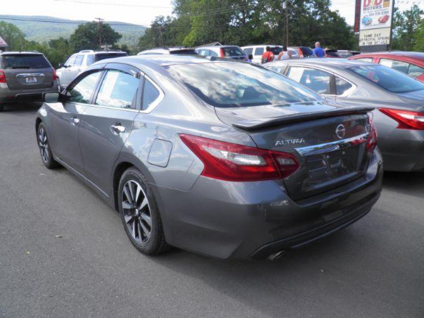 2018 GRAY Nissan Altima 2.5 SV (1N4AL3AP7JC) with an 2.5L L4 engine, AT transmission, located at 15520 McMullen Hwy SW, Belair, MD, 21502, (301) 729-3700, 39.581375, -78.846451 - Photo#4