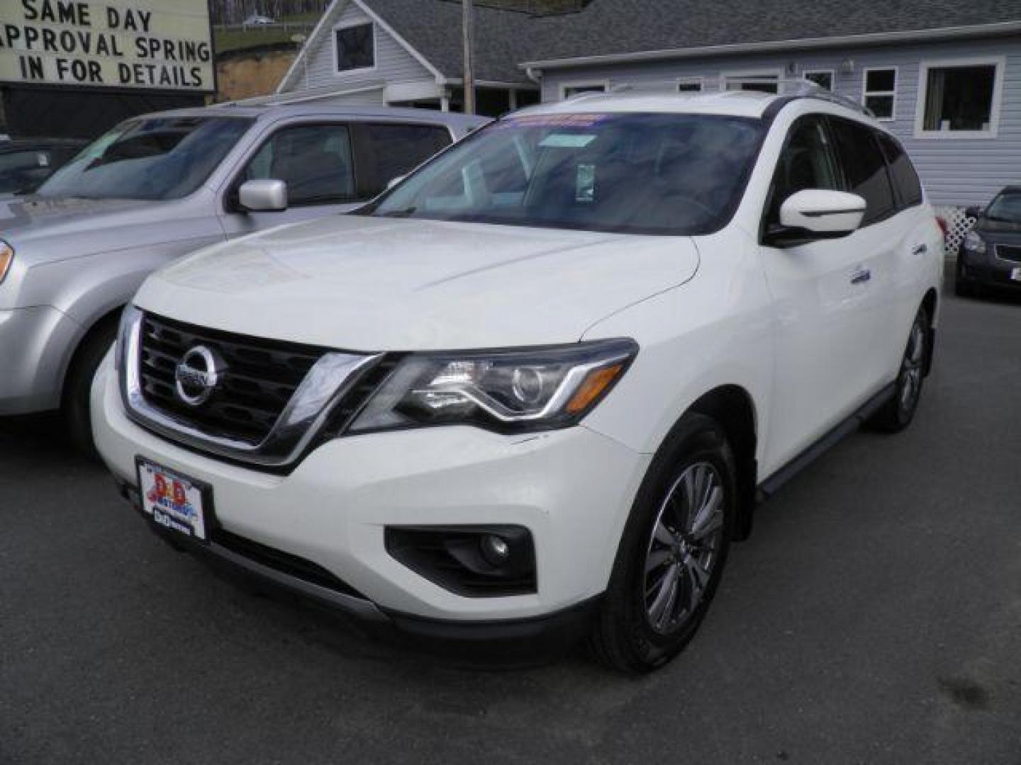 2018 WHITE Nissan Pathfinder SV 4WD (5N1DR2MM6JC) with an 3.5L V6 engine, CVT transmission, located at 19521 New George's Creek Rd SW, Barton, MD, 21521, (301) 463-2404, 39.524323, -79.017906 - Photo#0