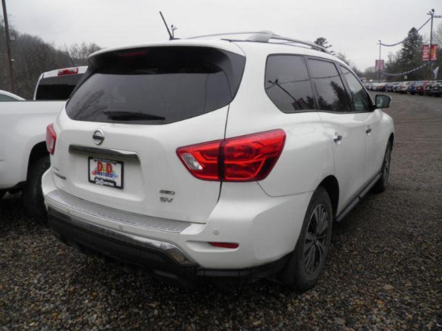 2018 WHITE Nissan Pathfinder SV 4WD (5N1DR2MM6JC) with an 3.5L V6 engine, CVT transmission, located at 19521 New George's Creek Rd SW, Barton, MD, 21521, (301) 463-2404, 39.524323, -79.017906 - Photo#0