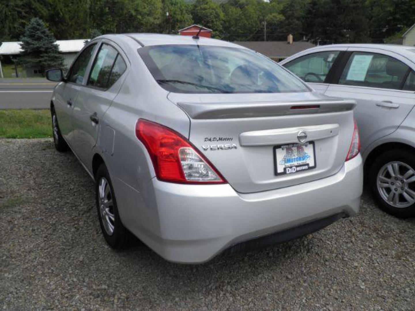 2018 SILVER Nissan Versa 1.6 SV Sedan (3N1CN7AP3JL) with an 1.6l L4 engine, CVT transmission, located at 19521 New George's Creek Rd SW, Barton, MD, 21521, (301) 463-2404, 39.524323, -79.017906 - Photo#4