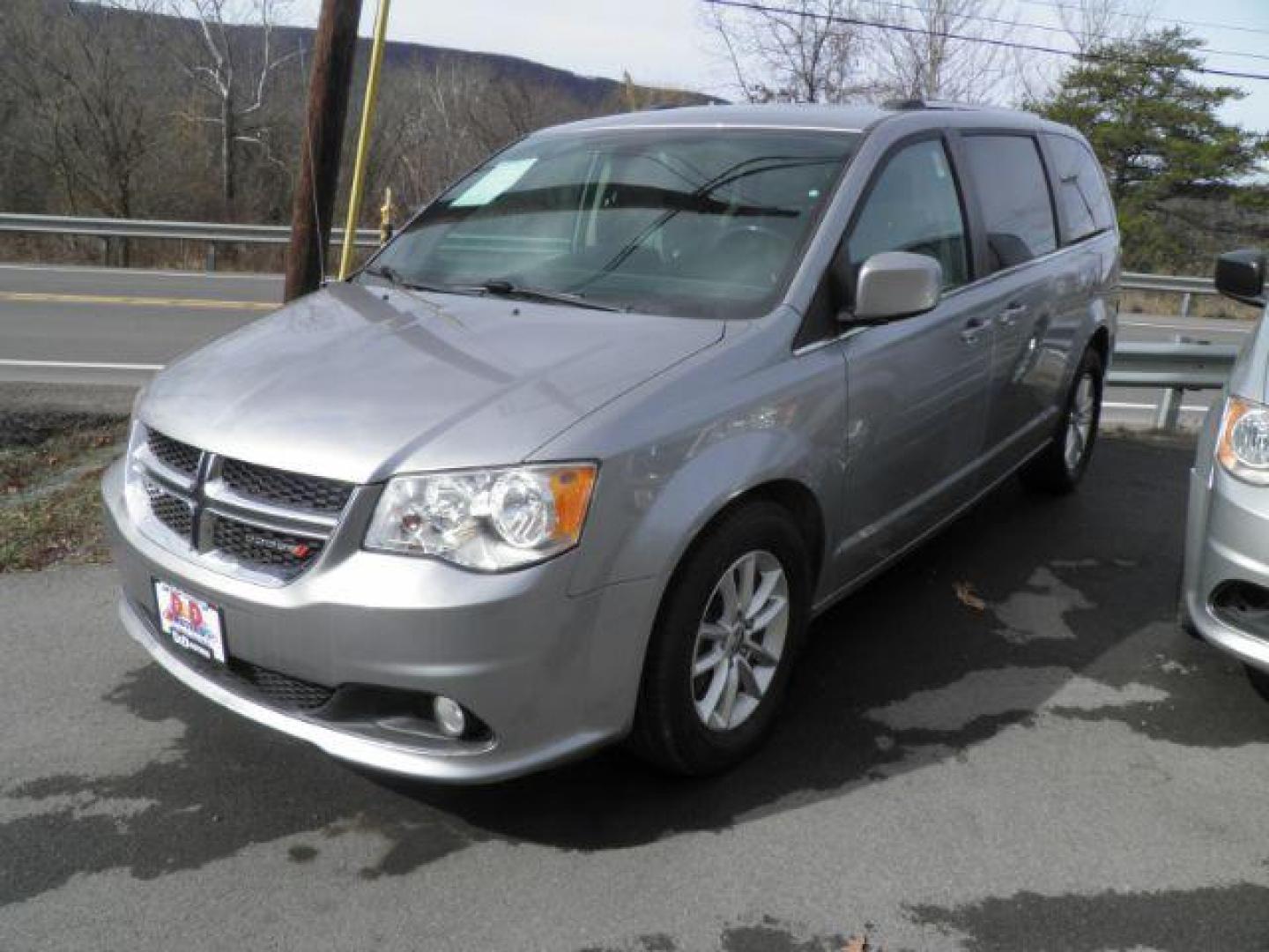 2019 GRAY Dodge Grand Caravan SXT (2C4RDGCG0KR) with an 3.6L V6 engine, AT transmission, located at 15520 McMullen Hwy SW, Belair, MD, 21502, (301) 729-3700, 39.581375, -78.846451 - Photo#0